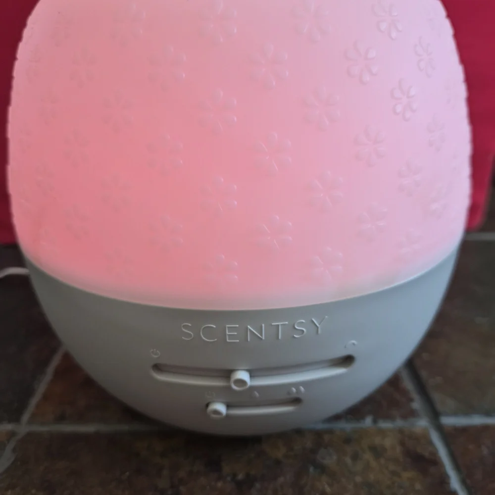 Scentsy White Floral Ceramic Diffuser